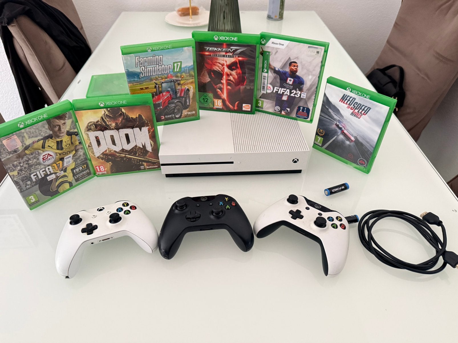Xbox One S + 3 controllers + 7 games, Spelcomputers en Games, Spelcomputers | Xbox One, Ophalen of Verzenden, Zo goed als nieuw