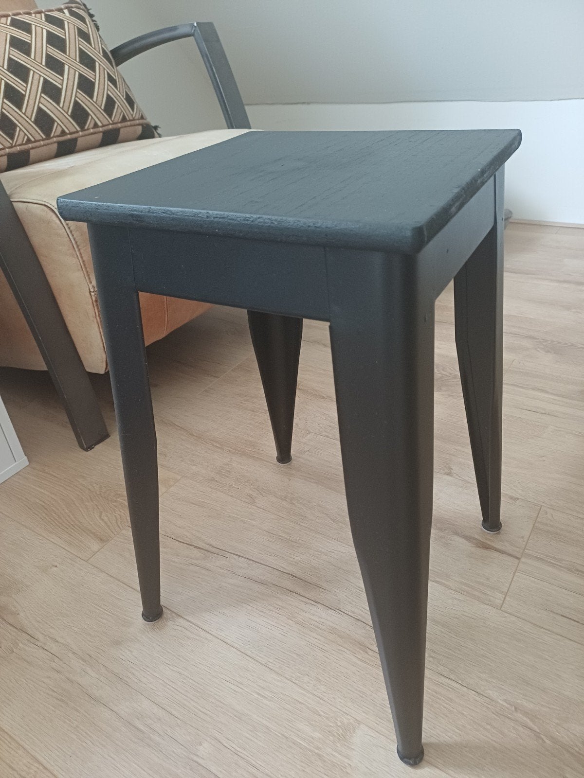 Metalen kruk zwart met houten zitting, Minder dan 55 cm, Metaal of Aluminium, Rond, Ophalen