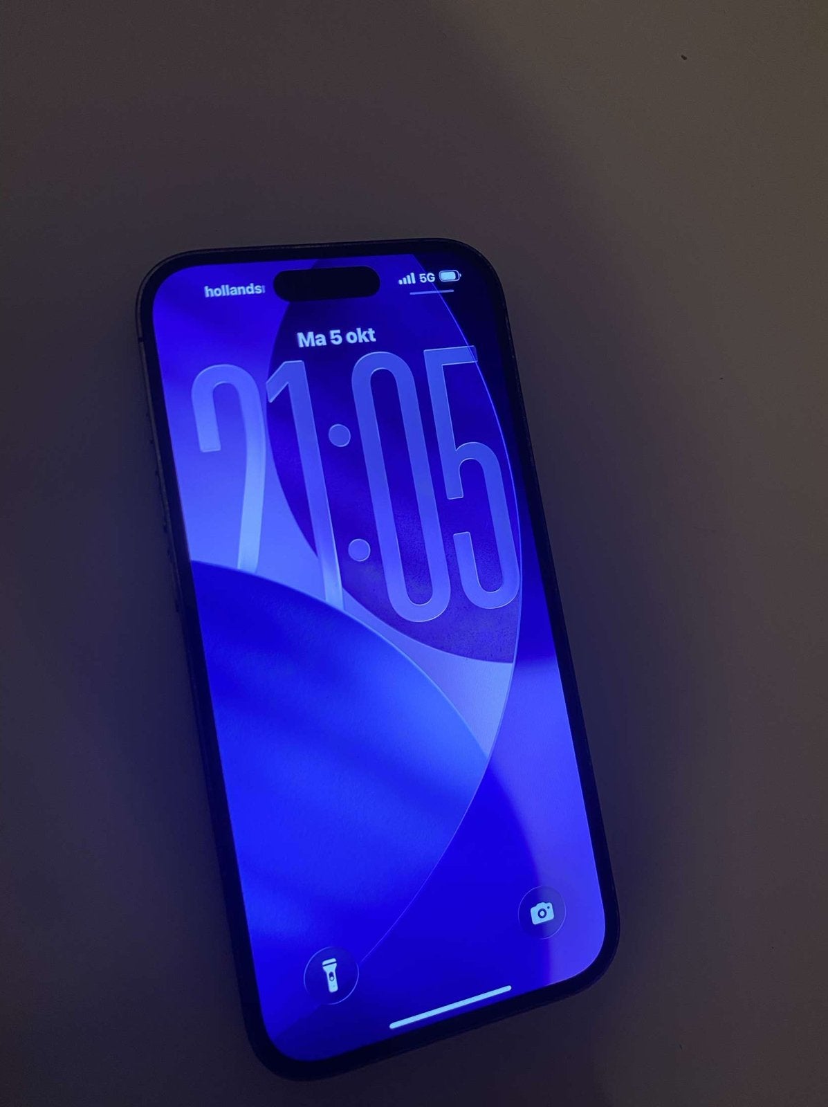 Foto 3 van Nette iPhone 14Pro te koop - Altijd beschermd en functioneel