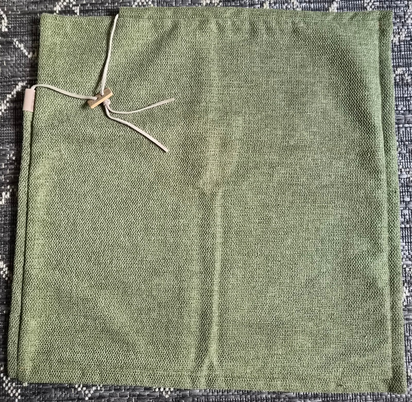 Knit Factory kussenhoes groen 45x45, Ophalen of Verzenden, Zo goed als nieuw, Groen, Vierkant