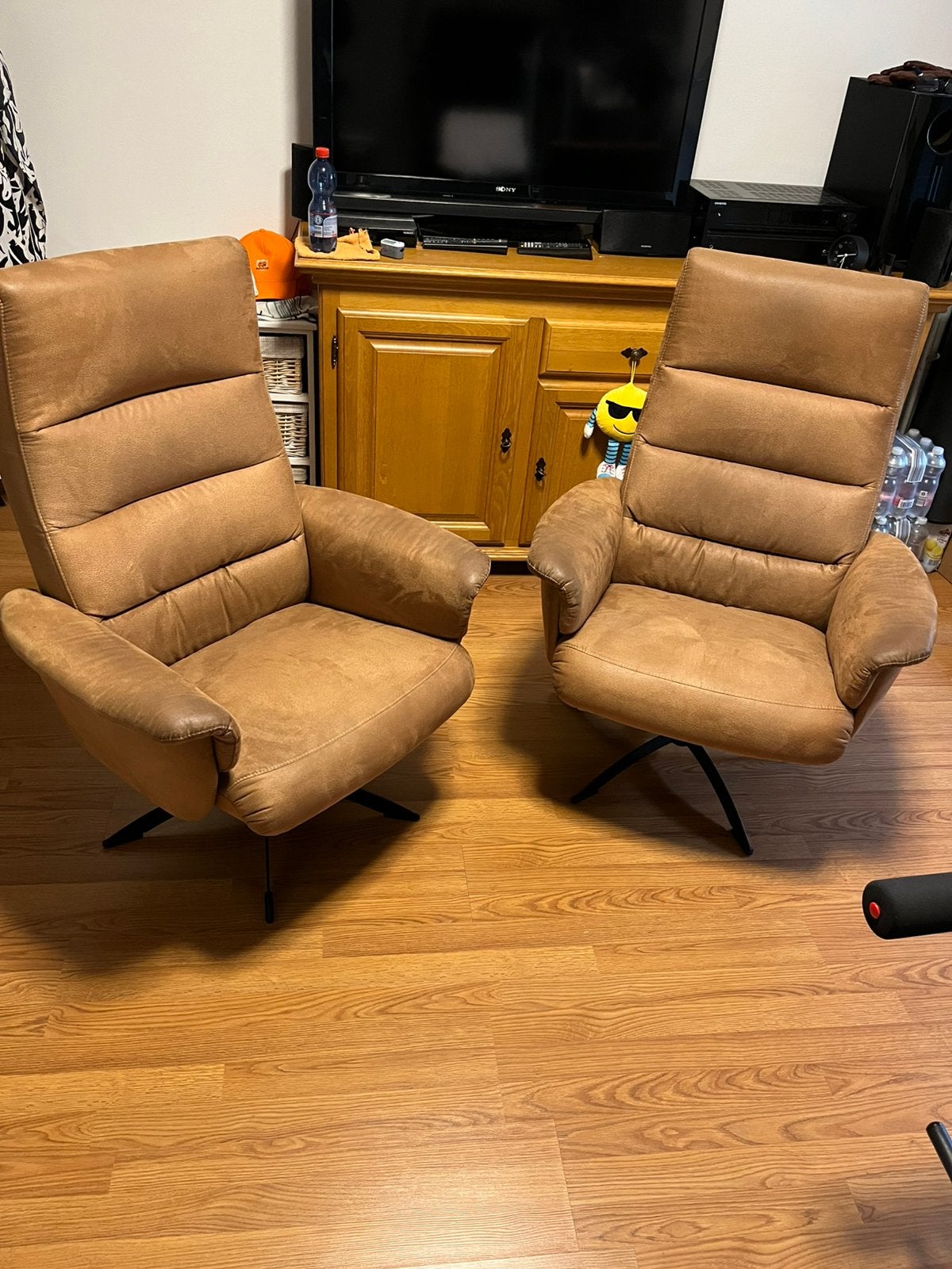 2 nette relax fauteuils (alcantara) prijs is per 2, Huis en Inrichting, Ophalen, Relax, Zo goed als nieuw, 50 tot 75 cm