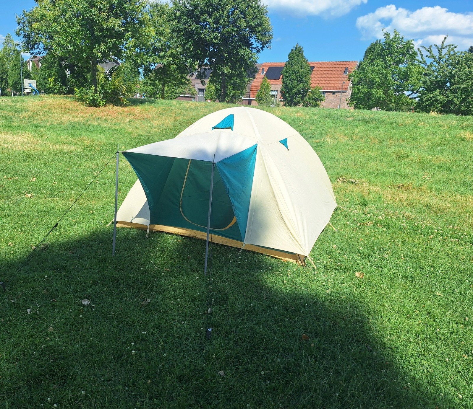 Compacte koepeltent voor 2-3 personen - Ideaal voor kamperen, Tickets en Kaartjes, Evenementen en Festivals