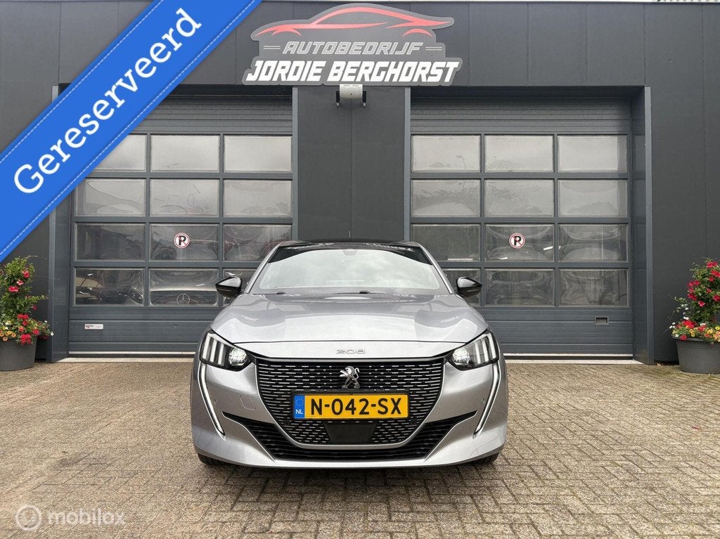 Peugeot e-208 EV GT Première 1 fase 50 kWh Pano, Leer, 136 pk, Gebruikt, Automatische klimaatregeling, Leder