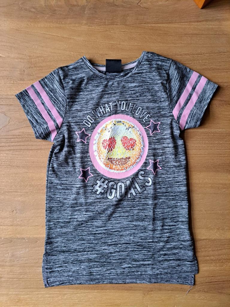Primark shirt met emoji's maat 9 / 10 is 134 / 140, Kinderen en Baby's, Kinderkleding | Maat 134, Meisje, Ophalen of Verzenden