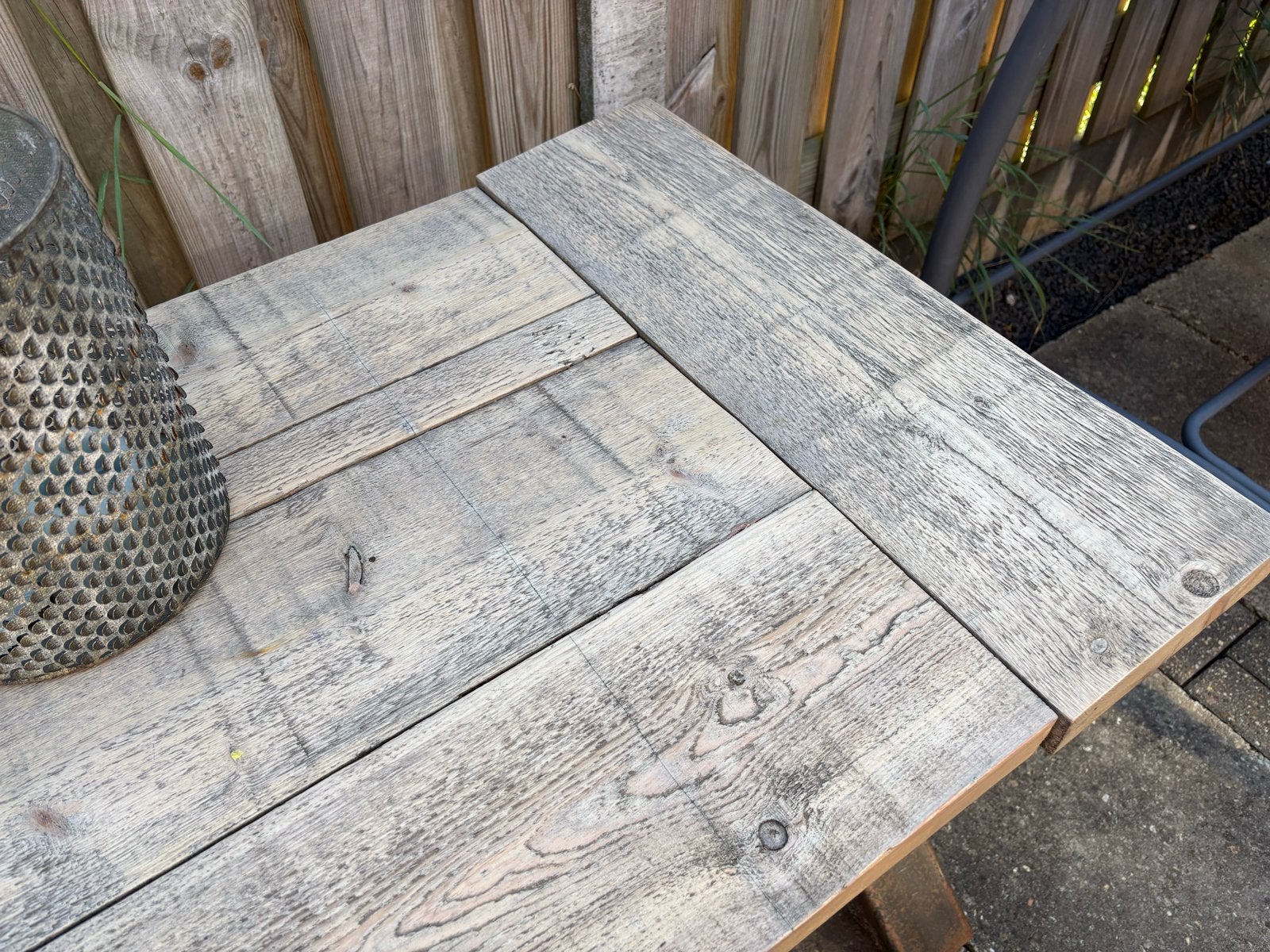 Robuuste houten tafel met metalen onderstel, Ophalen, Gebruikt, 50 tot 100 cm, 150 tot 200 cm