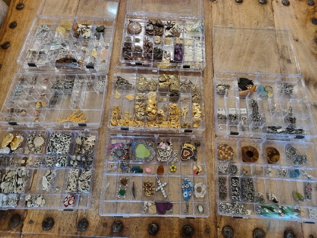 G. Wegens opruiming - Grote Partij sieraden bedels, Hobby en Vrije tijd, Kralen en Sieraden maken, Ophalen of Verzenden, Nieuw
