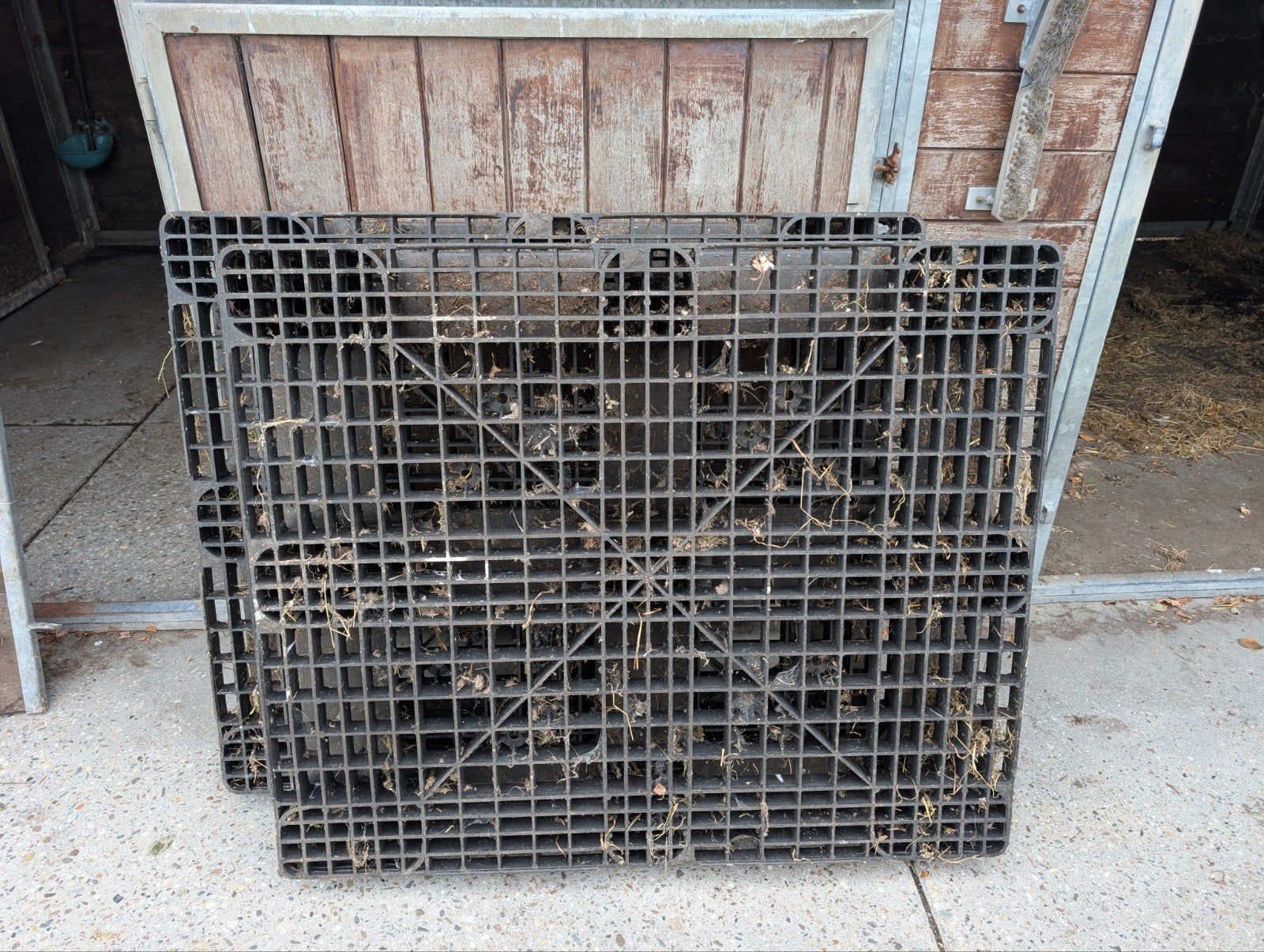 Kunststof pallets 4x, Ophalen, Zo goed als nieuw