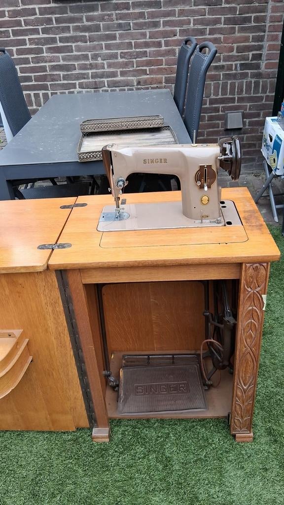 Vintage Singer naaimachine met houten kast, Ophalen