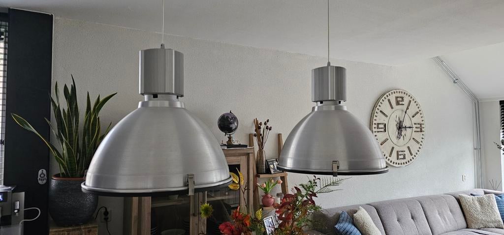 Twee hanglampen, Ophalen of Verzenden, Zo goed als nieuw, Moderne, Metaal