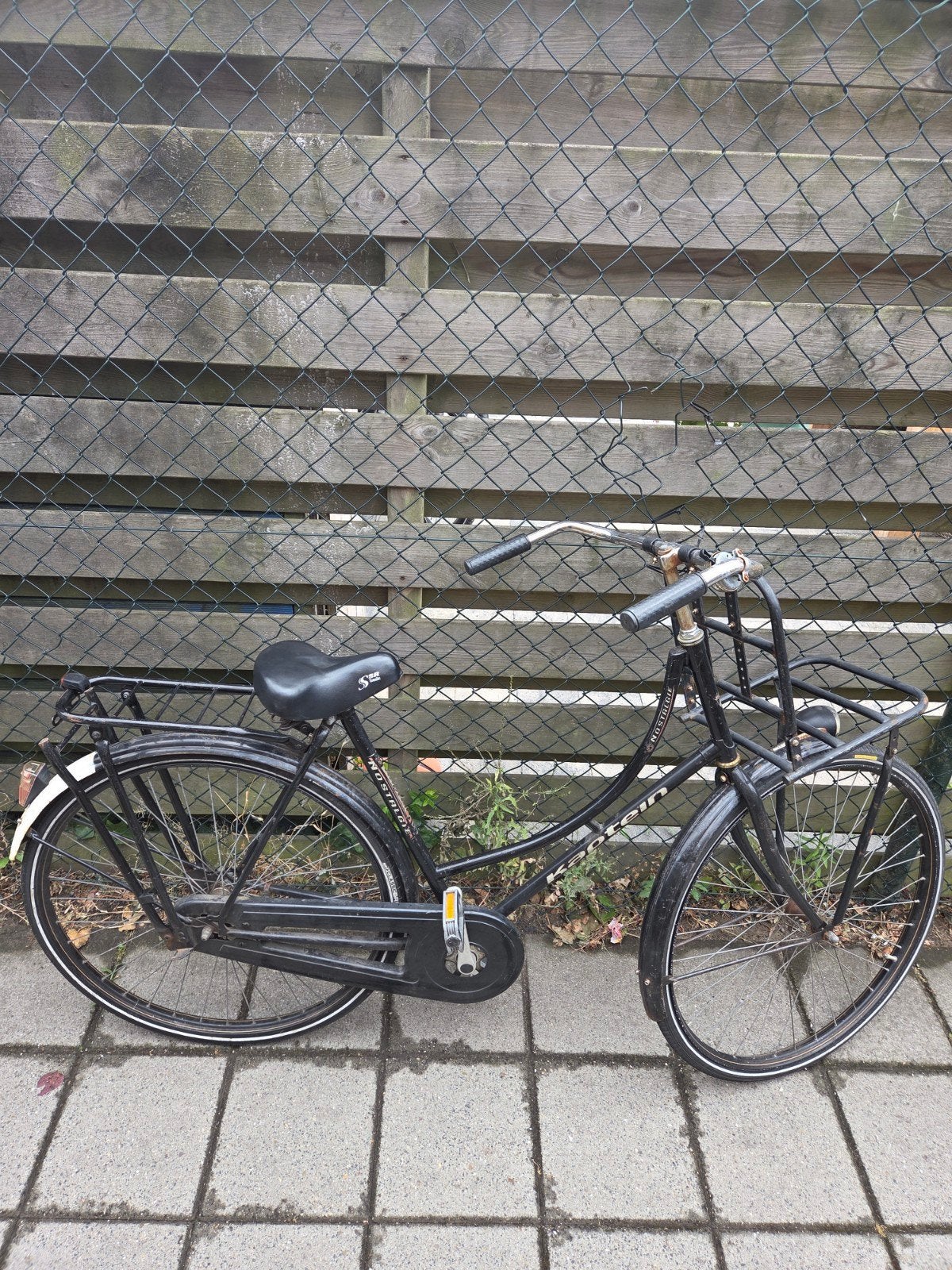 Degelijke zwarte stadsfiets met voordrager, Fietsen en Brommers, Fietsen | Dames | Damesfietsen, Velgrem, Ophalen, Overige merken