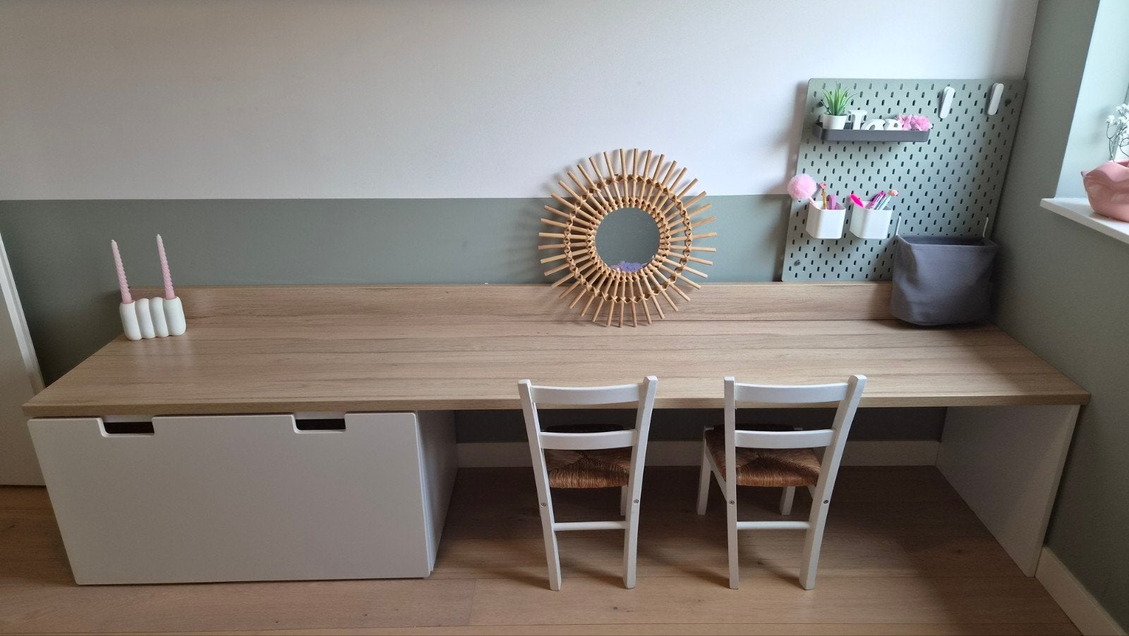 Ikea Stuva speelgoedlade en bureau met 2 stoeltjes!, Ophalen of Verzenden, Zo goed als nieuw