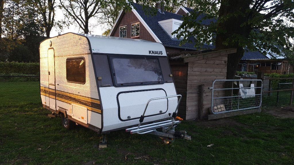 Knaus 8003 Caravan met voortent goed onderhouden en compleet, 2 aparte bedden, Knaus, Kachel, Particulier