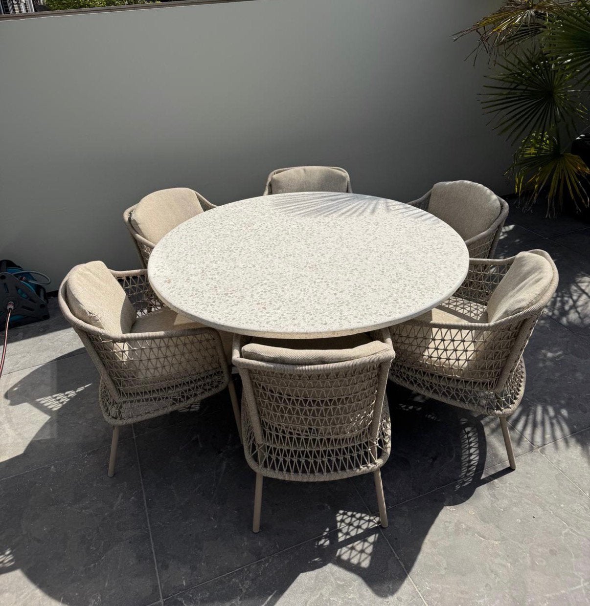 Ronde terrazzo buitentafel (150cm) let op: alleen de tafel!, Tuin en Terras, Tuinsets en Loungesets, Ophalen of Verzenden, Zo goed als nieuw