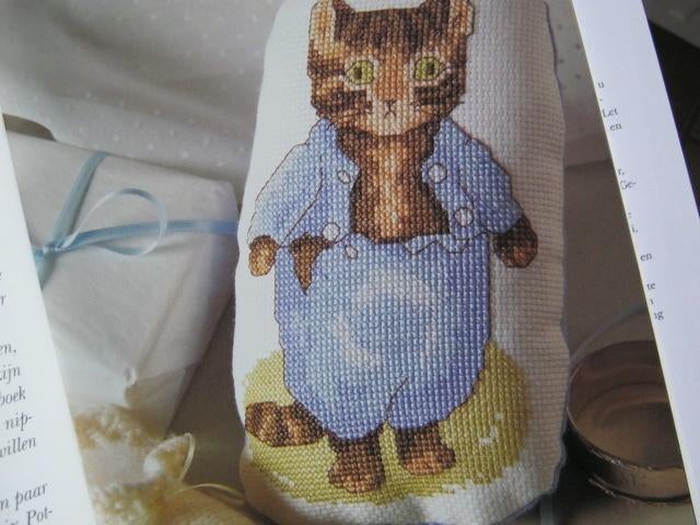 Borduurpatroon  Poes "Beatrix Potter "  nr 3817  do, Hobby en Vrije tijd, Borduren en Borduurmachines, Verzenden, Nieuw, Handborduren