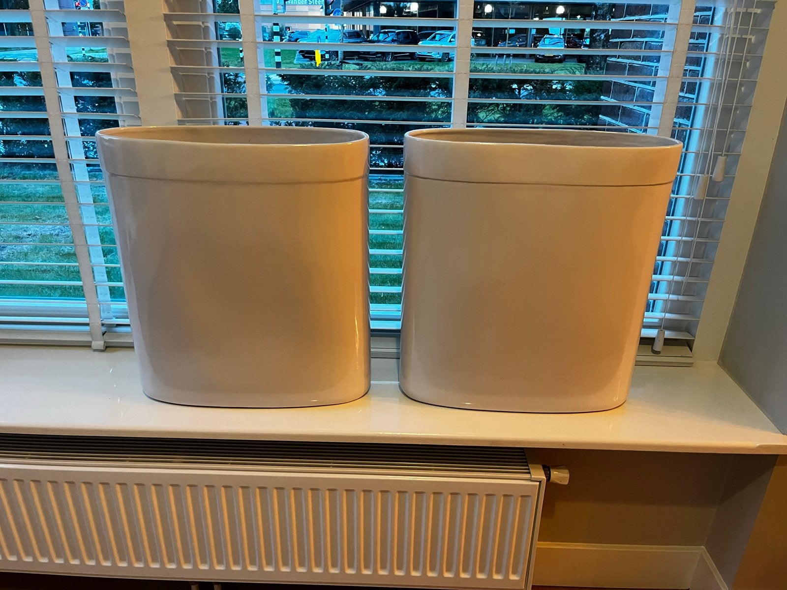 2x Ecri Living Vensterbankpot / Vaas Ovaal – Glans Wit, Ophalen, Zo goed als nieuw, Wit, Steen/keramiek