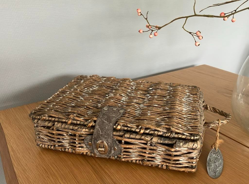Mooie countryfield theedoos 12 vakken riet rotan landelijk, Ophalen, Zo goed als nieuw, Rechthoekig, Riet