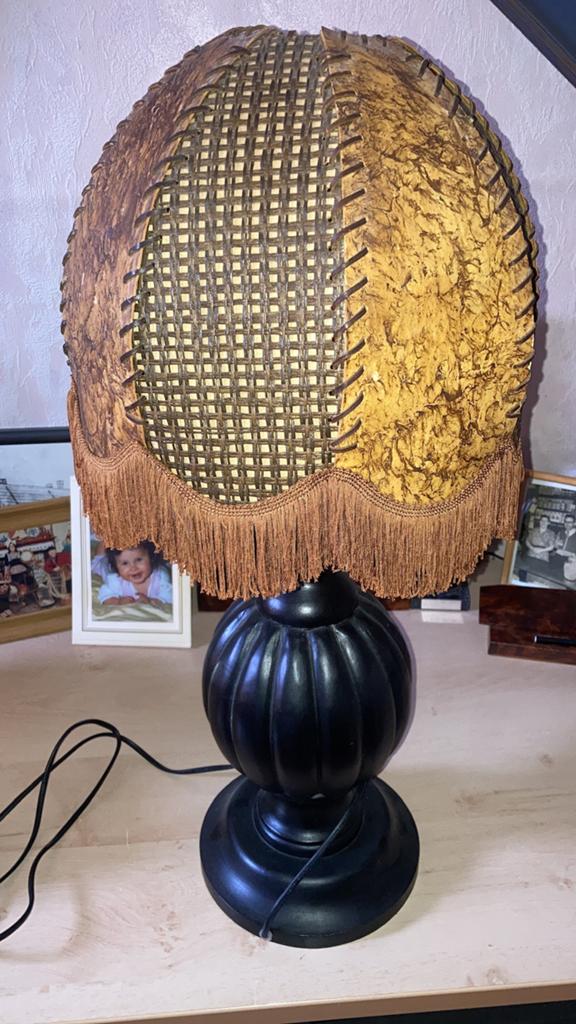 Oude schemerlamp met varkenshuid kap en houten voet, Antiek en Kunst, Ophalen