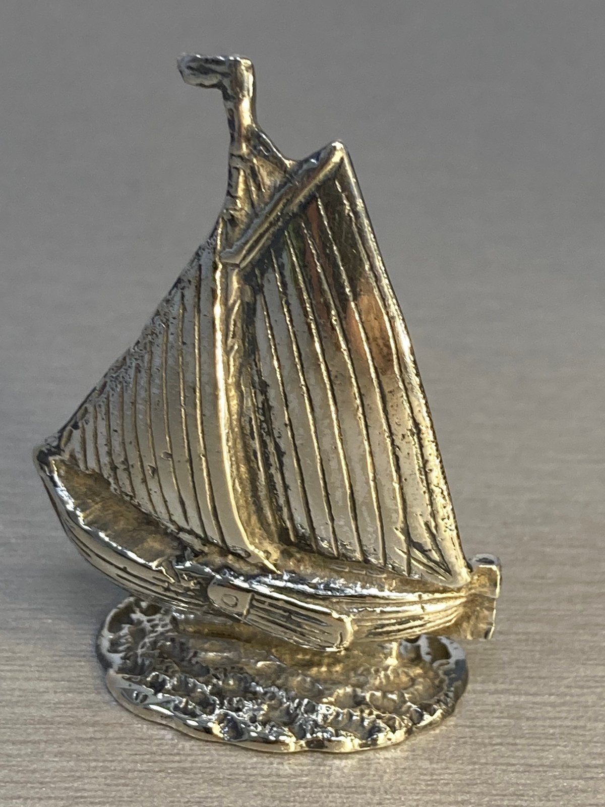 Zilveren miniatuur zeilboot, Ophalen of Verzenden, Zilver
