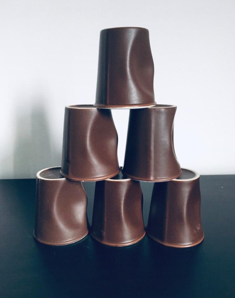 6 Bruine espresso deukbekers Revol France, Nieuw, Ophalen of Verzenden, Overige stijlen, Kop(pen) en/of Schotel(s)