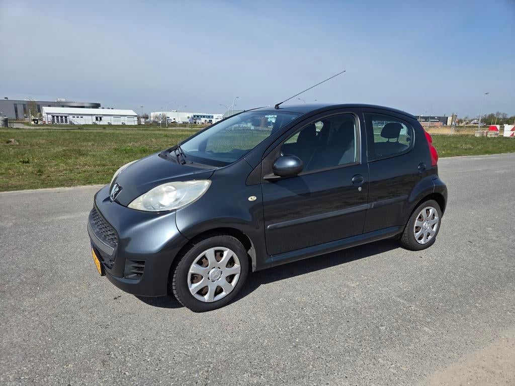 Peugeot 107 5DR 2009 airco Apple Android carplay, Voorwielaandrijving, Stof, Zwart, 4 stoelen