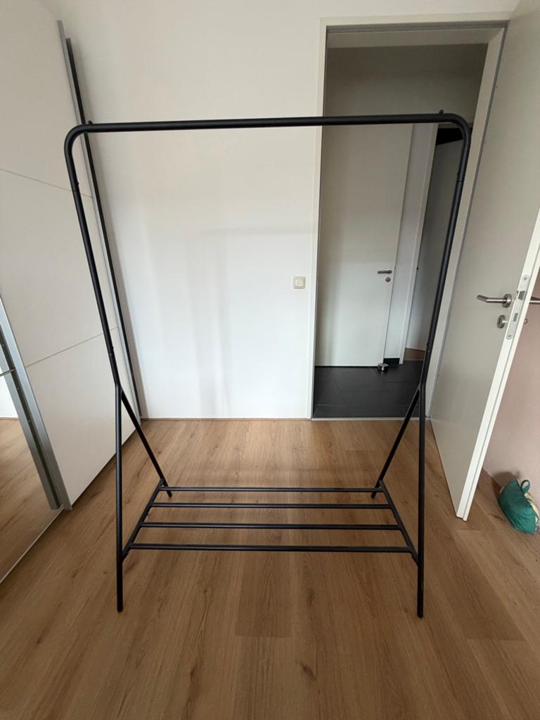 Zwart metalen kledingrek met schoenenrek, Kleding | Dames, Kledingrekken, Ophalen, Gebruikt