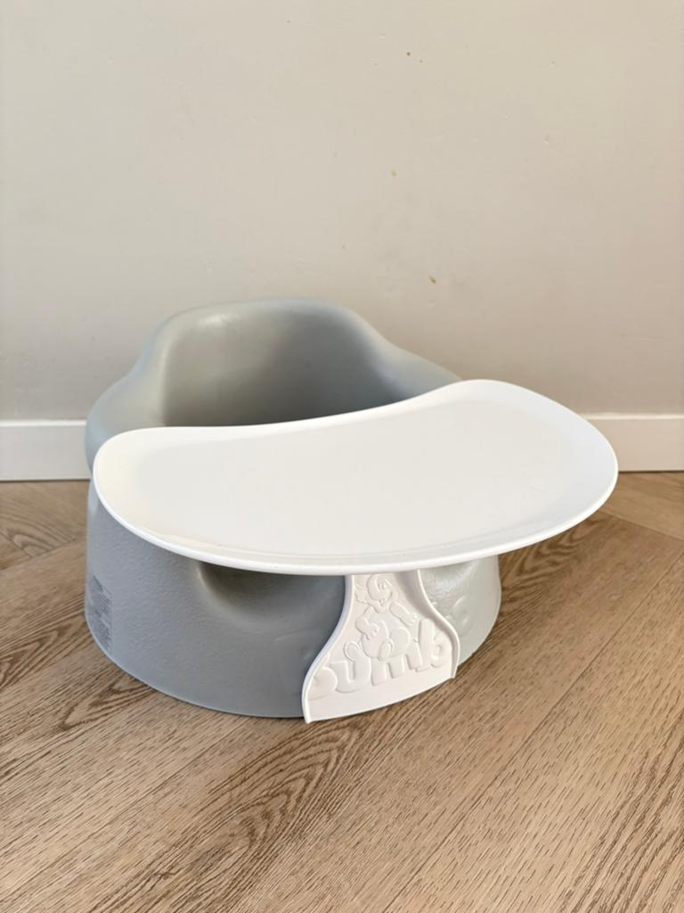 Bumbo kinderstoel met tafelblad, Ophalen, Zo goed als nieuw, Overige typen, Gordel(s)