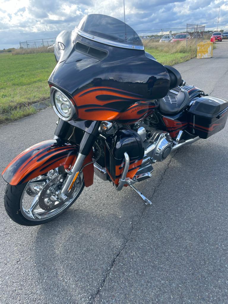 Harley-Davidson CVO Street Glide - Oranje Vlammen, Motoren, 2 cilinders, Motorrijbewijs A, Gebruikt, Particulier