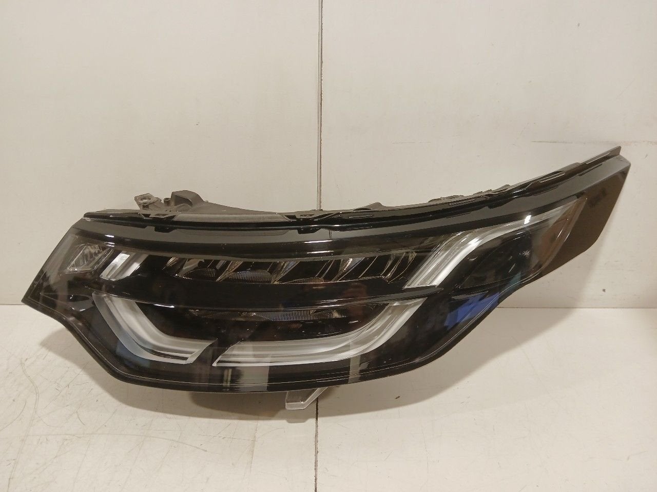 Koplamp links Land Rover Discovery, Auto-onderdelen, Verlichting, Onderdelen@venauto.nl, Van der Ven Autorecycling B.V., Ettenseweg 76, 4706 PB Roosendaal, The Netherlands