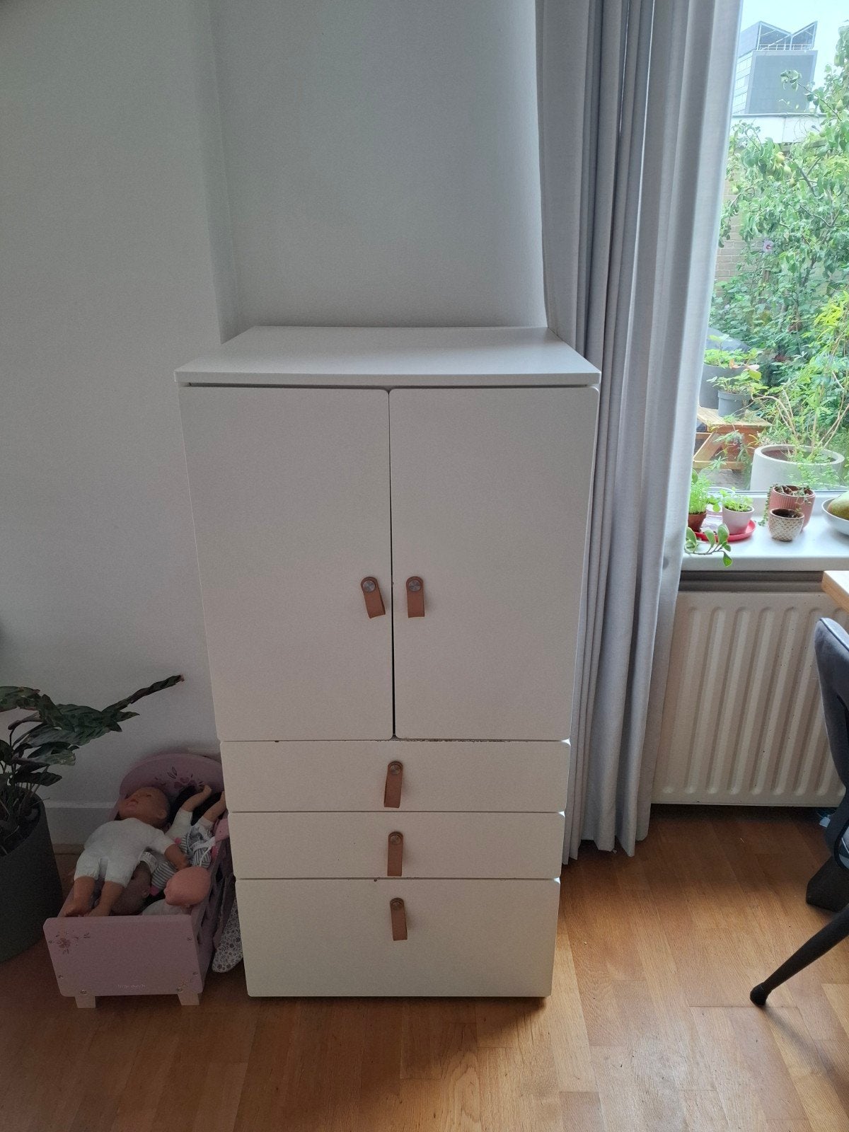 Witte kast smastad/platsa ikea met lades en deurtjes, Huis en Inrichting, Ophalen, Gebruikt, 100 tot 150 cm, Met lade(s)