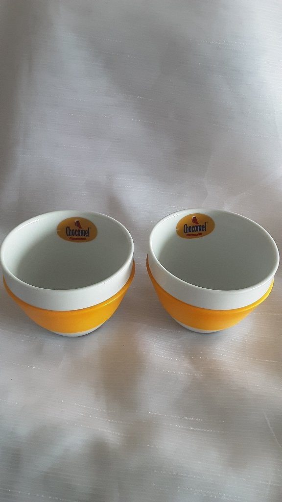 CHOCOMEL mokken met rubberen strip, 2 stuks, Huis en Inrichting, Overige materialen, Overige merken, Ophalen of Verzenden, Zo goed als nieuw