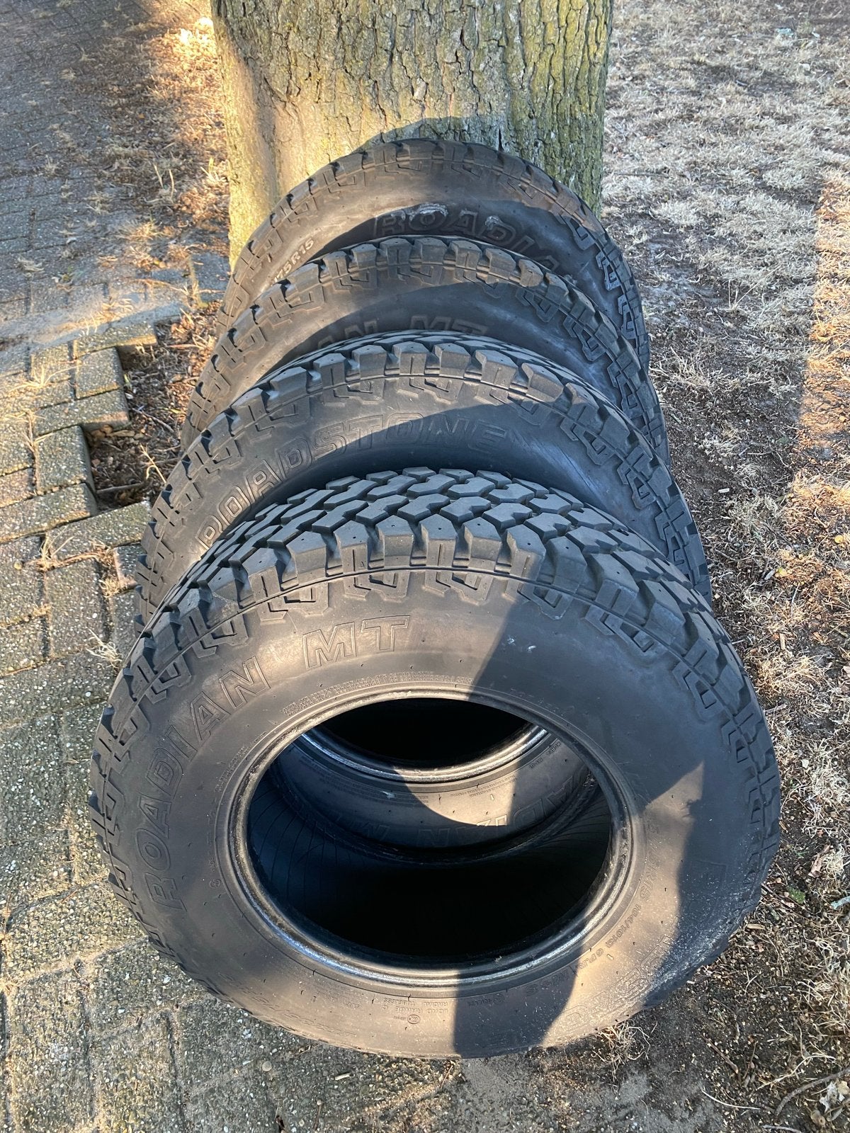 Set van 4 Roadstone MT banden 235/75R15, Gebruikt, Overige, Banden en Velgen, Overige maten