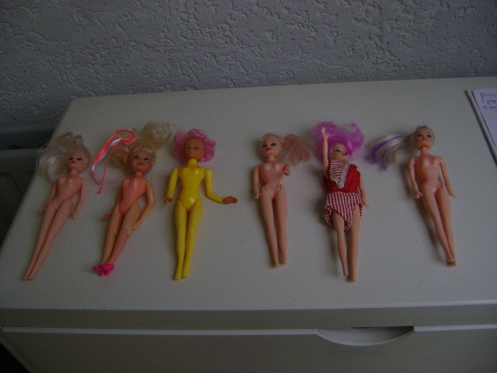 6 jaren 70 barbie,s waarvan 1met geel lijfje van 17cm lang, Kinderen en Baby's, Speelgoed | Poppen, Ophalen of Verzenden, Zo goed als nieuw