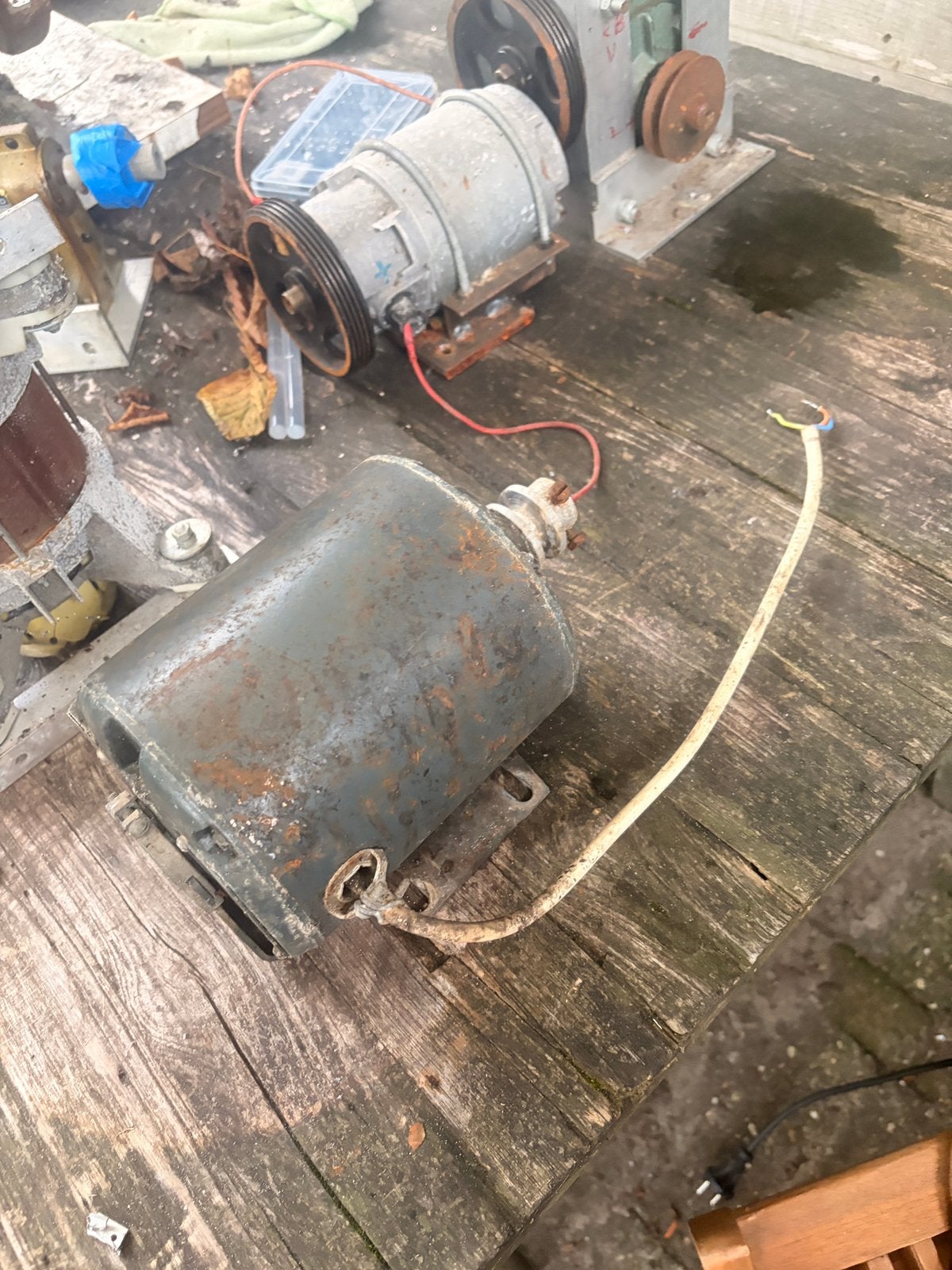 Partij elektromotoren en vertragingen, Ophalen, Elektromotor