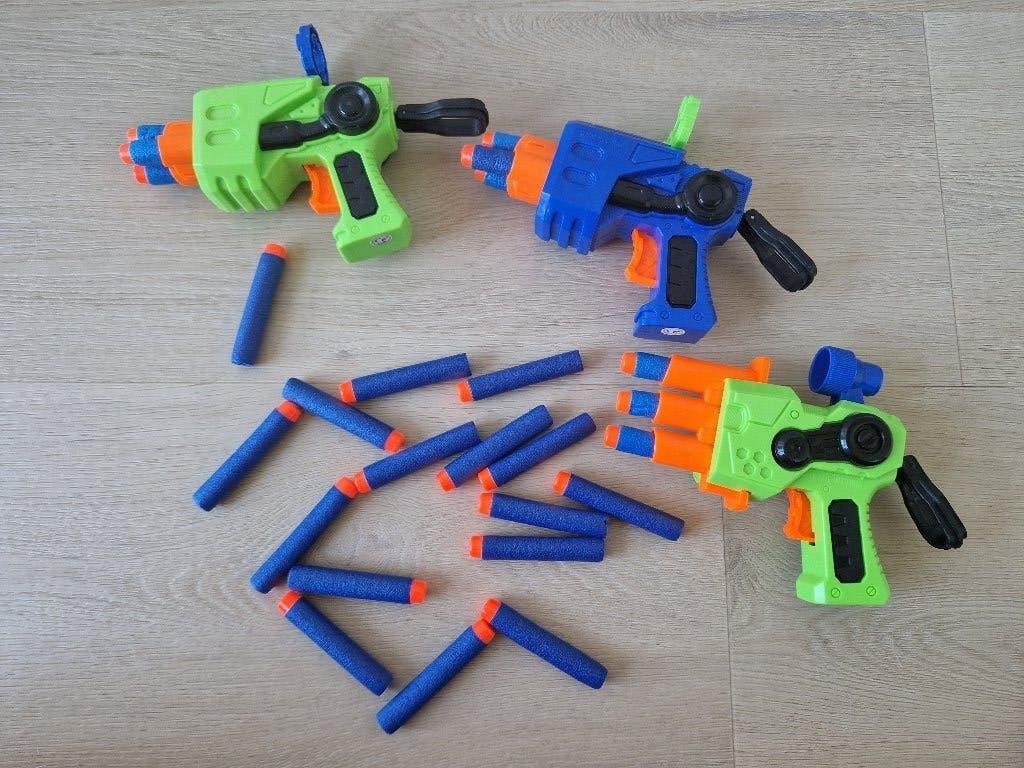 3 nerfpijltjes met nerfpistooltjes, Ophalen of Verzenden, Zo goed als nieuw