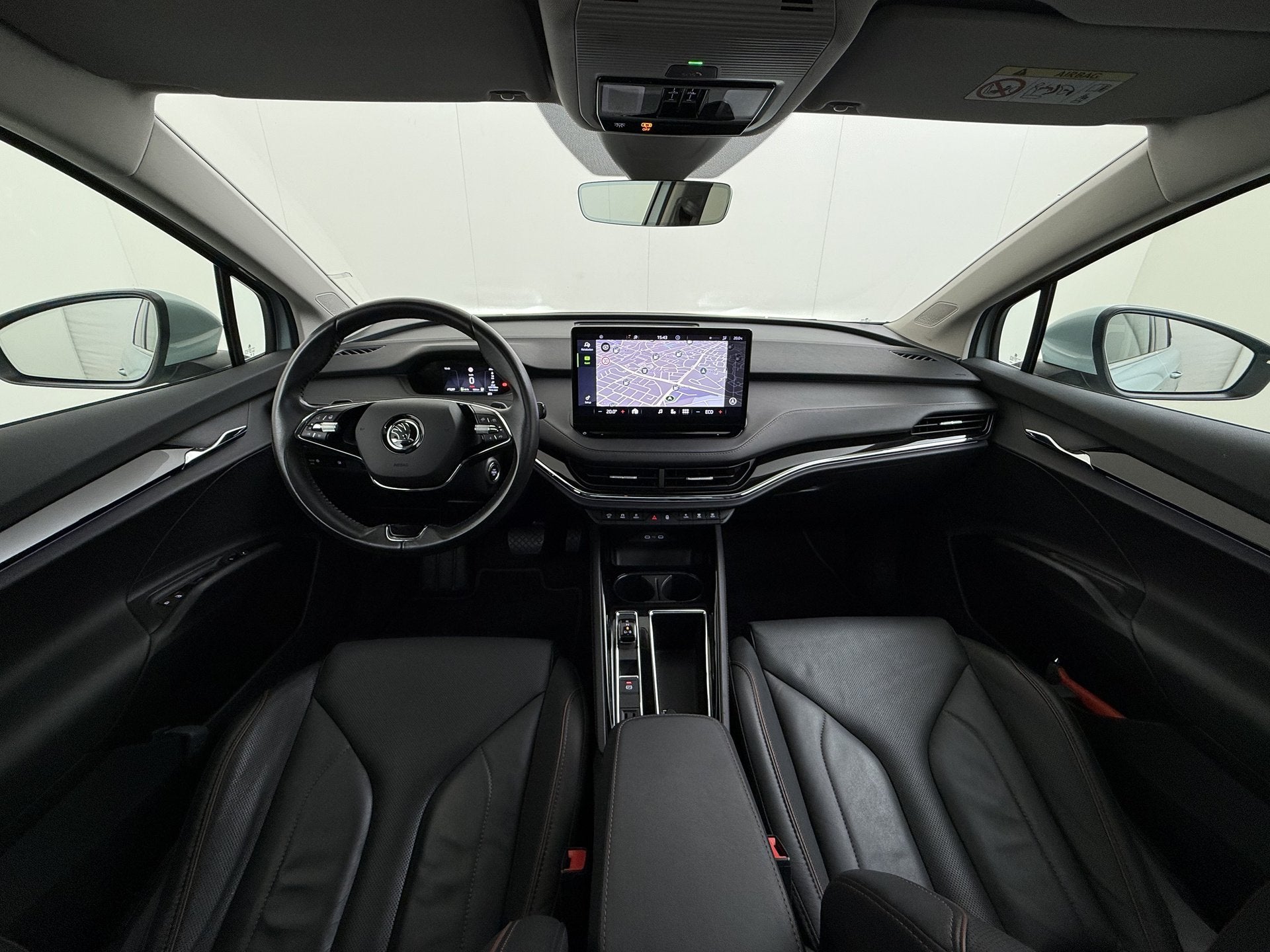 Skoda Enyaq iV 80 204PK SOH 90% Leder Panoramadak 21" Lmv St, Auto's, Dealer onderhouden, Achterwielaandrijving, Gebruikt, Zwart