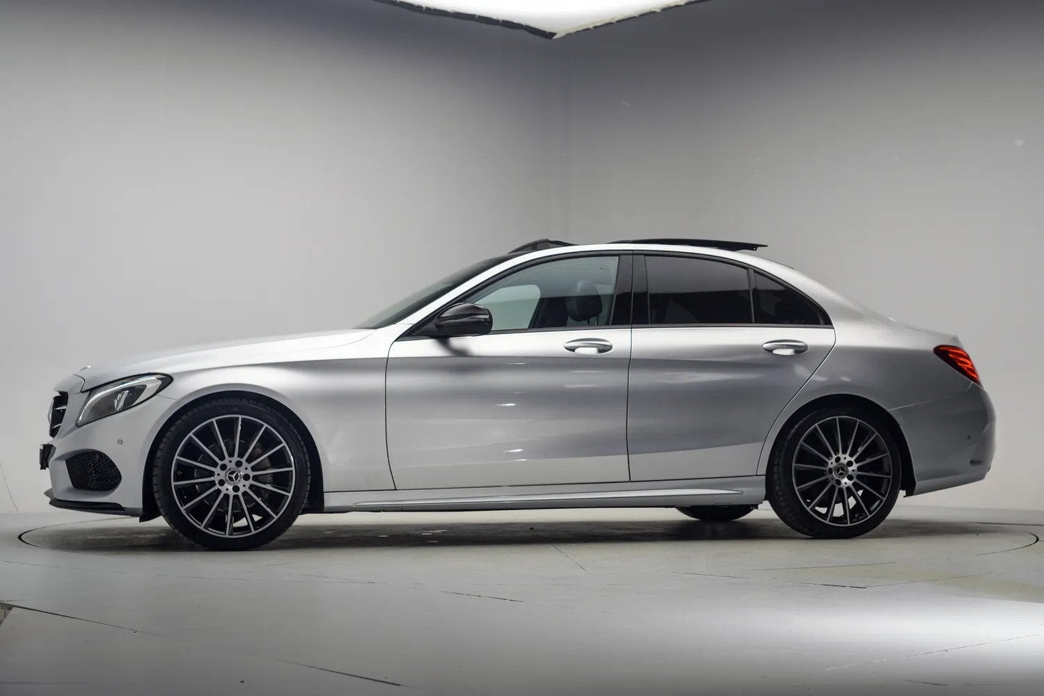 Mercedes-Benz C-Klasse 180 AMG Sports Edition Night Aut. [ P, Automaat, 1325 kg, Parkeerassistent, Bedrijf