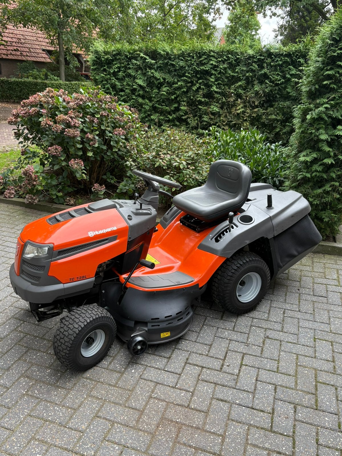 Husqvarna TC 138 L hydrostaat BJ 2022 dek 97 cm topstaat !!, Tuin en Terras, -, -, Ophalen of Verzenden, Zo goed als nieuw