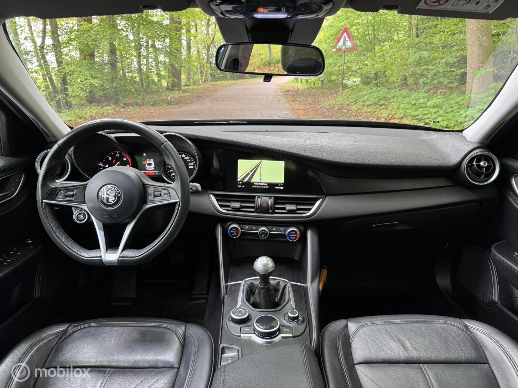Alfa Romeo Giulia 2.2 ~ Leder ~ Top staat ~ Xenon ~, 1349 kg, Achterwielaandrijving, Gebruikt, 4 cilinders