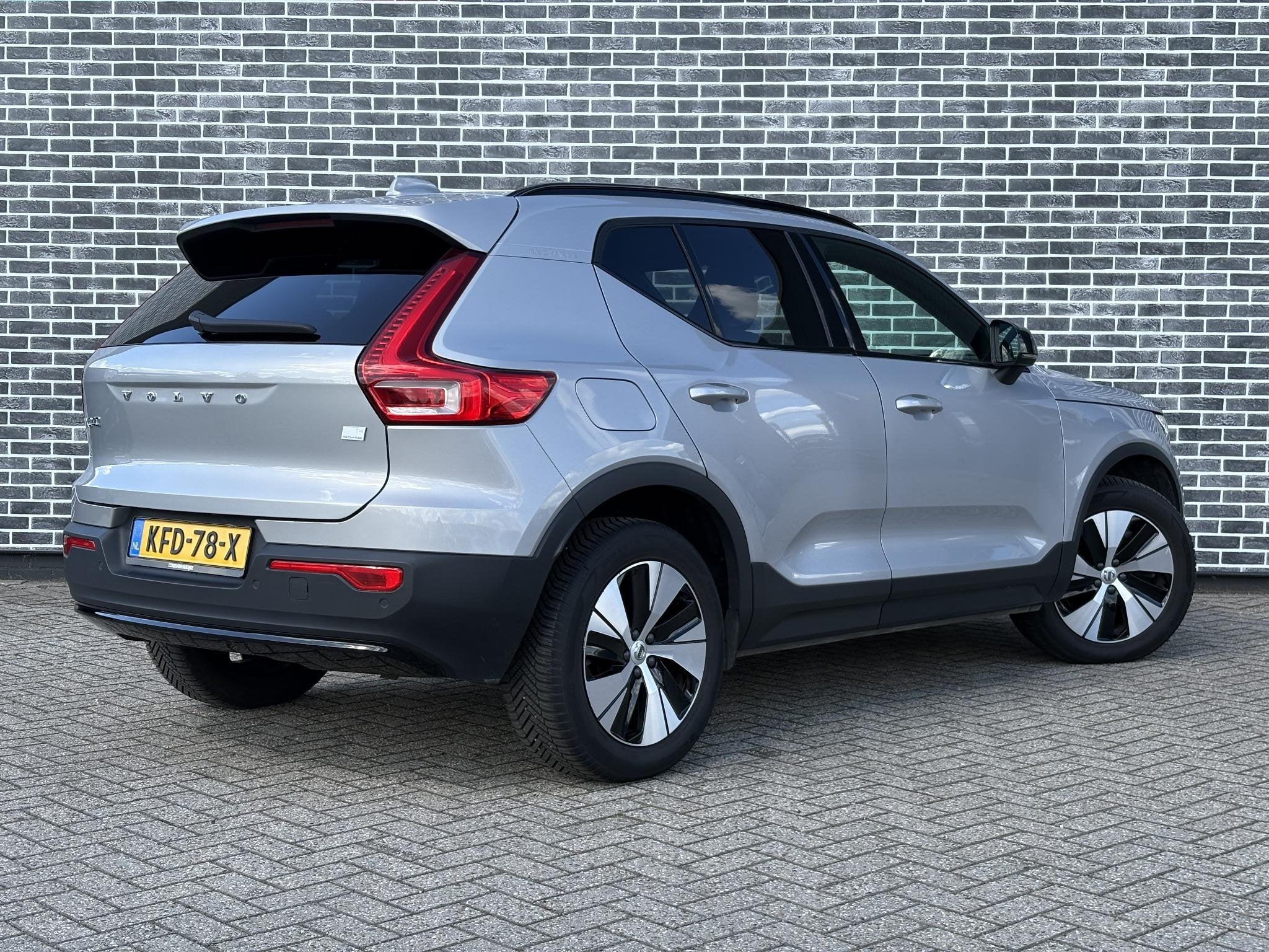 Volvo XC40 Plug-in Hybrid T4 Plus Dark | Facelift | Panorama, 12 maanden, Euro 6, 1712 kg, Bedrijf