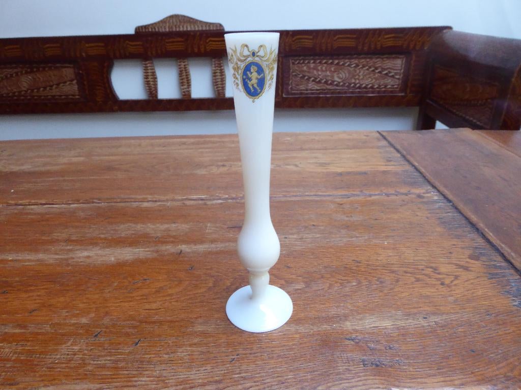 Vintage opaline vaasje in wit, 22 cm., Antiek en Kunst, Ophalen of Verzenden