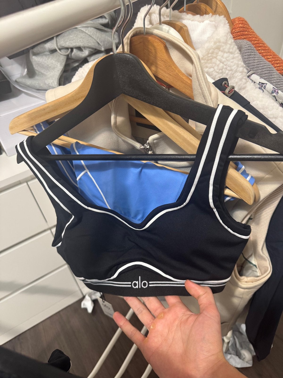 Alo Yoga Airbrush Heart Throb set zwart, Kleding | Dames, Sportkleding, Ophalen of Verzenden, Nieuw, Zwart