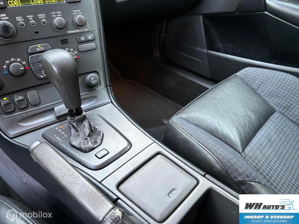 Volvo V70 2.4 T Comfort Line, 2435 cc, 1570 kg, 93 €/maand, Zilver of Grijs