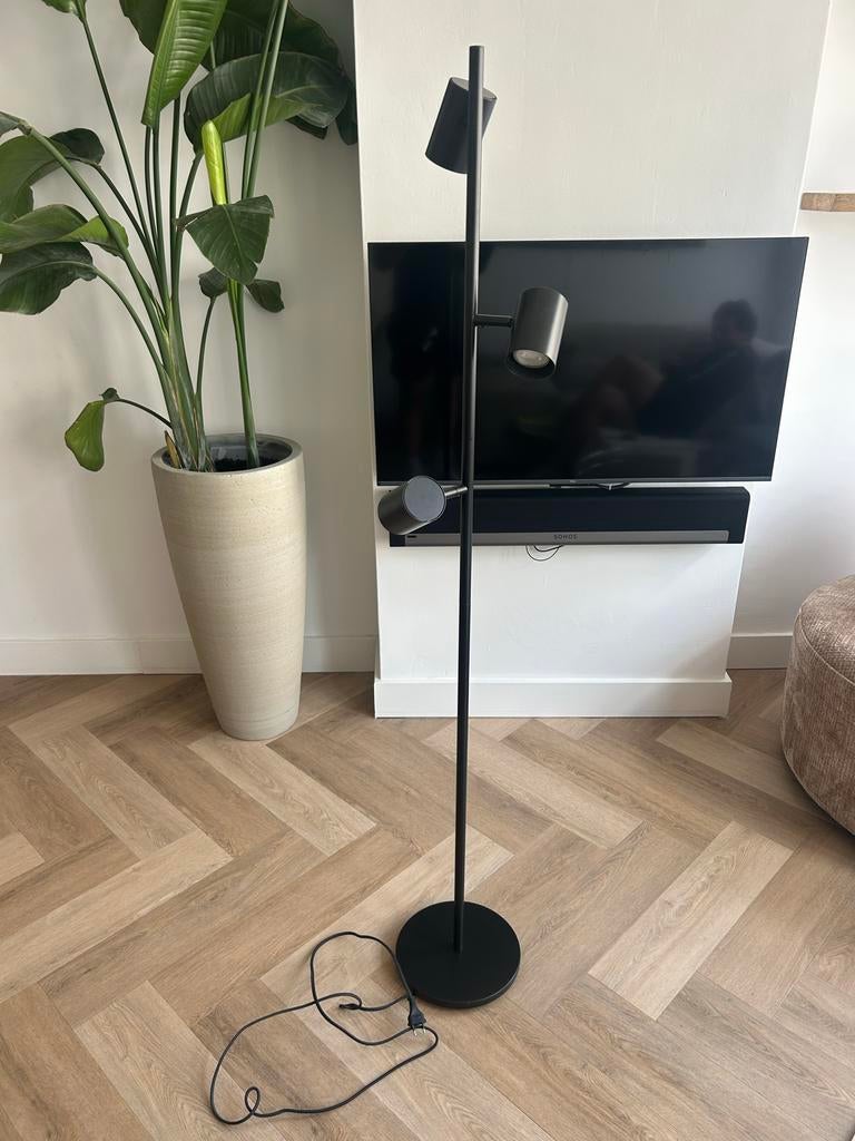 Zwarte vloerlamp met 3 verstelbare spots, Huis en Inrichting, Lampen | Vloerlampen, Ophalen of Verzenden, Zo goed als nieuw, Metaal