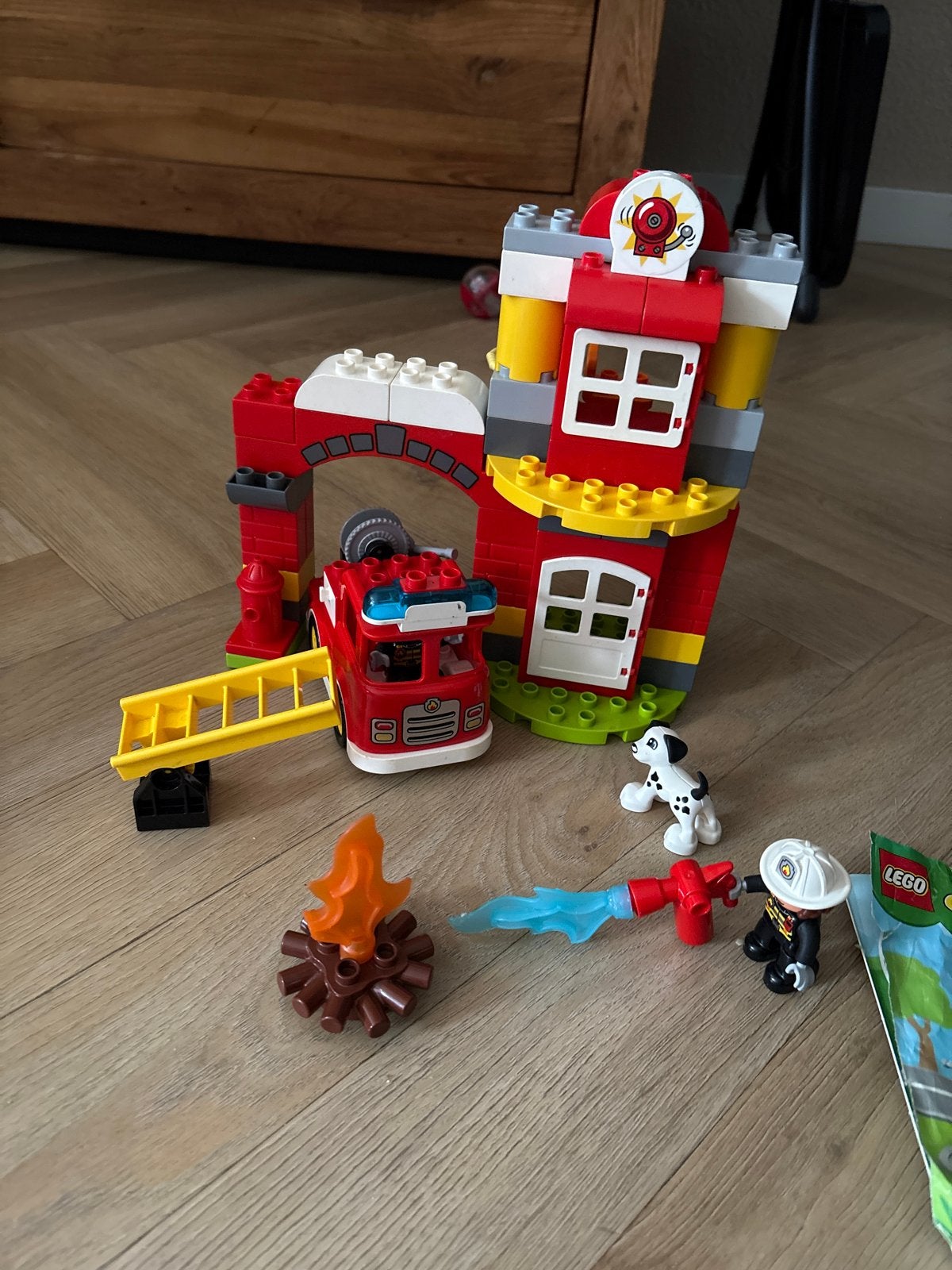 Lego Duplo Brandweerkazerne 10903 met boekje, Ophalen of Verzenden, Compleet, Duplo, Complete set