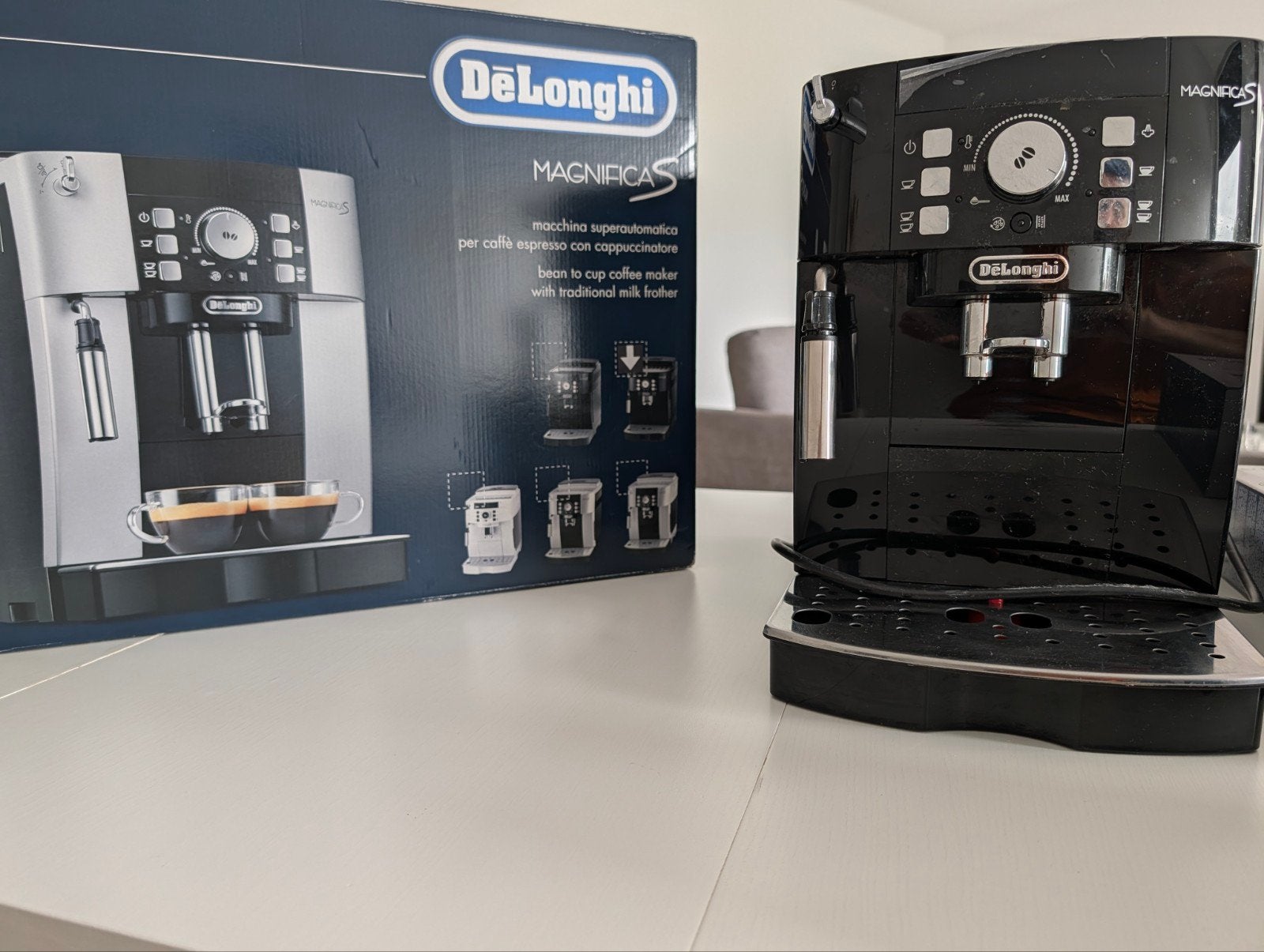 DeLonghi Magnifica S (ZGAN) in originele doos + €130 extra's, Koffiemachine, Ophalen of Verzenden, Zo goed als nieuw, Afneembaar waterreservoir