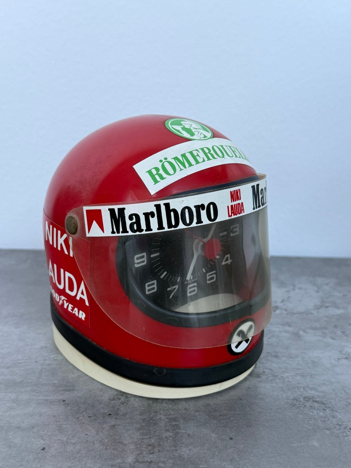 Heuer Niki Lauda Helm Cavallino klok, Huis en Inrichting, Gebruikt, Vintage, Analoog, Werkt op batterijen