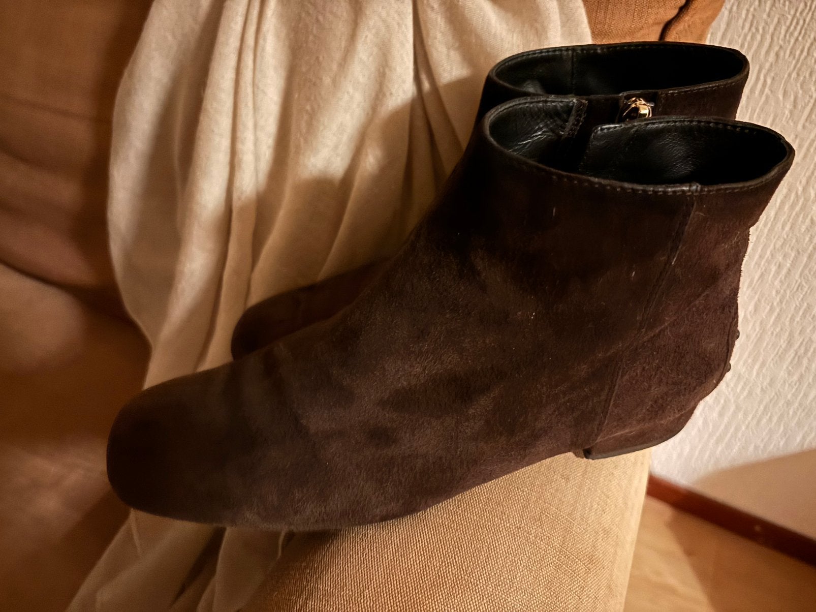 TOD’S korte suède laarsjes maat 38,5, Kleding | Dames, Schoenen, Ophalen of Verzenden, Gedragen, Bruin