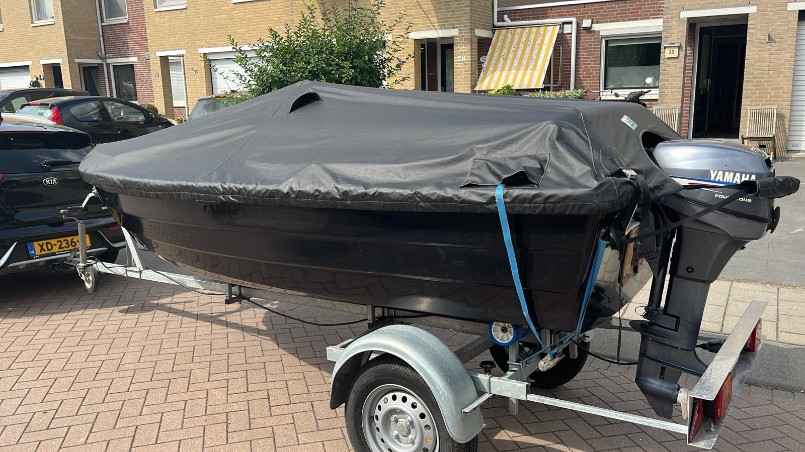 Zwarte consolebootje met hidea buitenboordmotor en trailer, Watersport en Boten, Overige merken, Gebruikt, Afdekzeil, Buitenboordmotor