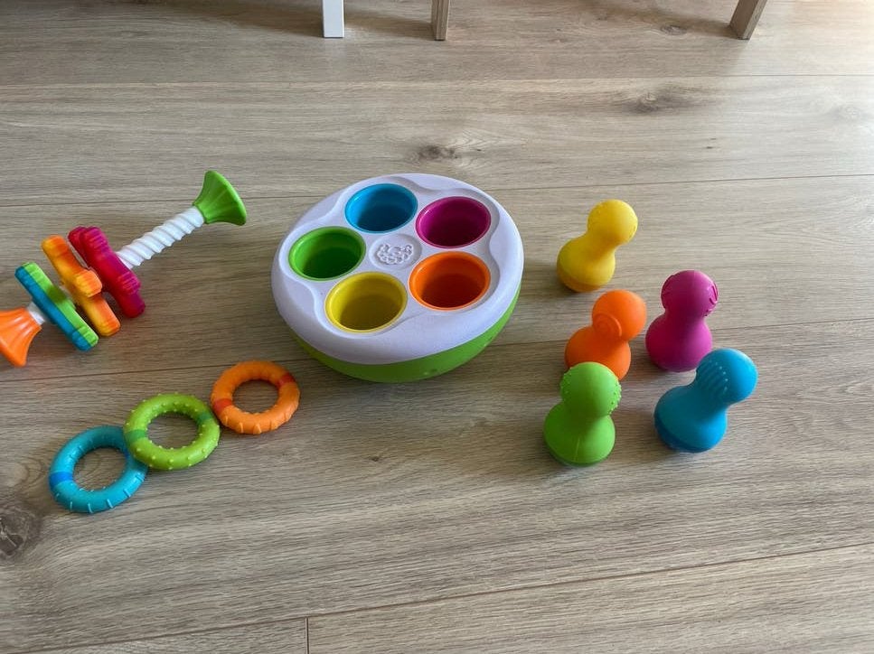 Fat Brain Toys baby en dreumes set  met o.a. Spinny Pins, Ophalen of Verzenden, Zo goed als nieuw, Overige typen