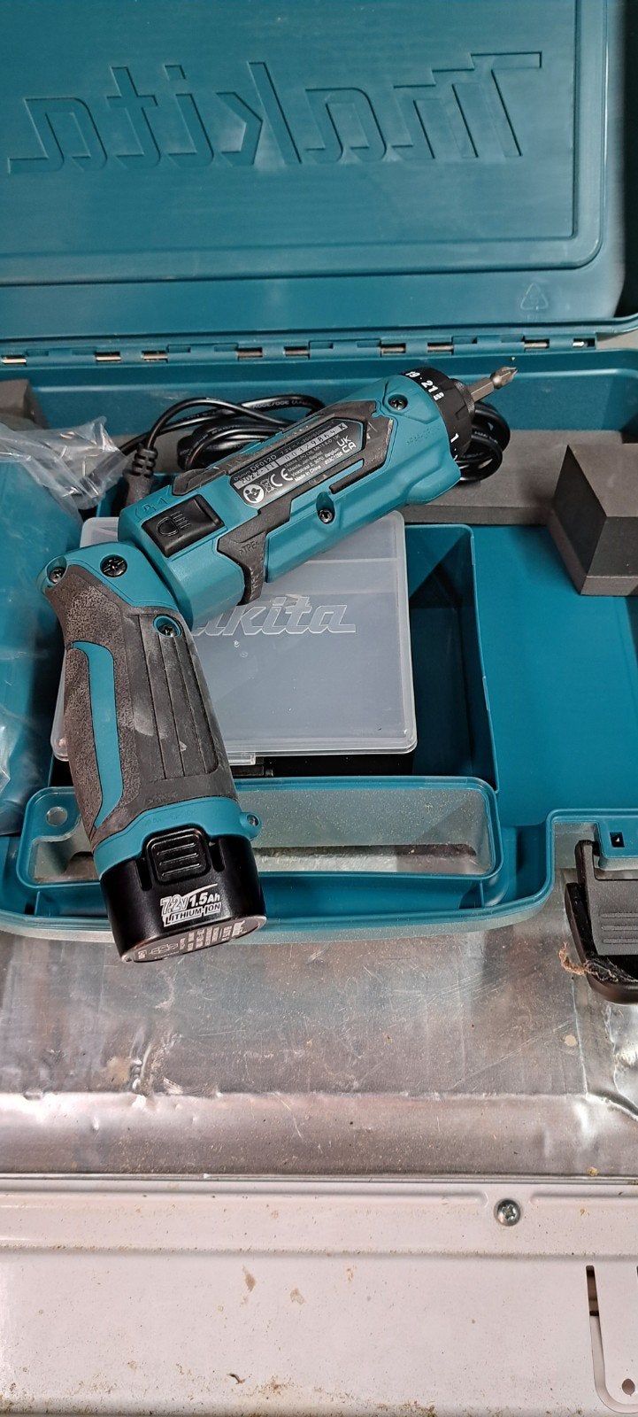 Makita DDF083 Accu Boor-/Schroefmachine met Oplader en Accu, Variabele snelheid, Ophalen of Verzenden, Minder dan 400 watt, Zo goed als nieuw